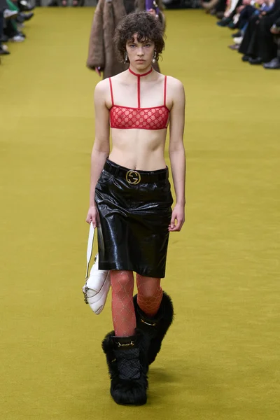 Look 32